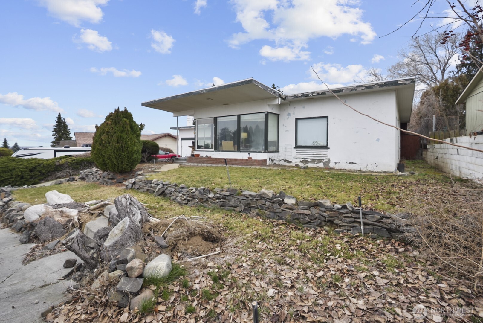 321 Maringo Road Property Photo 1