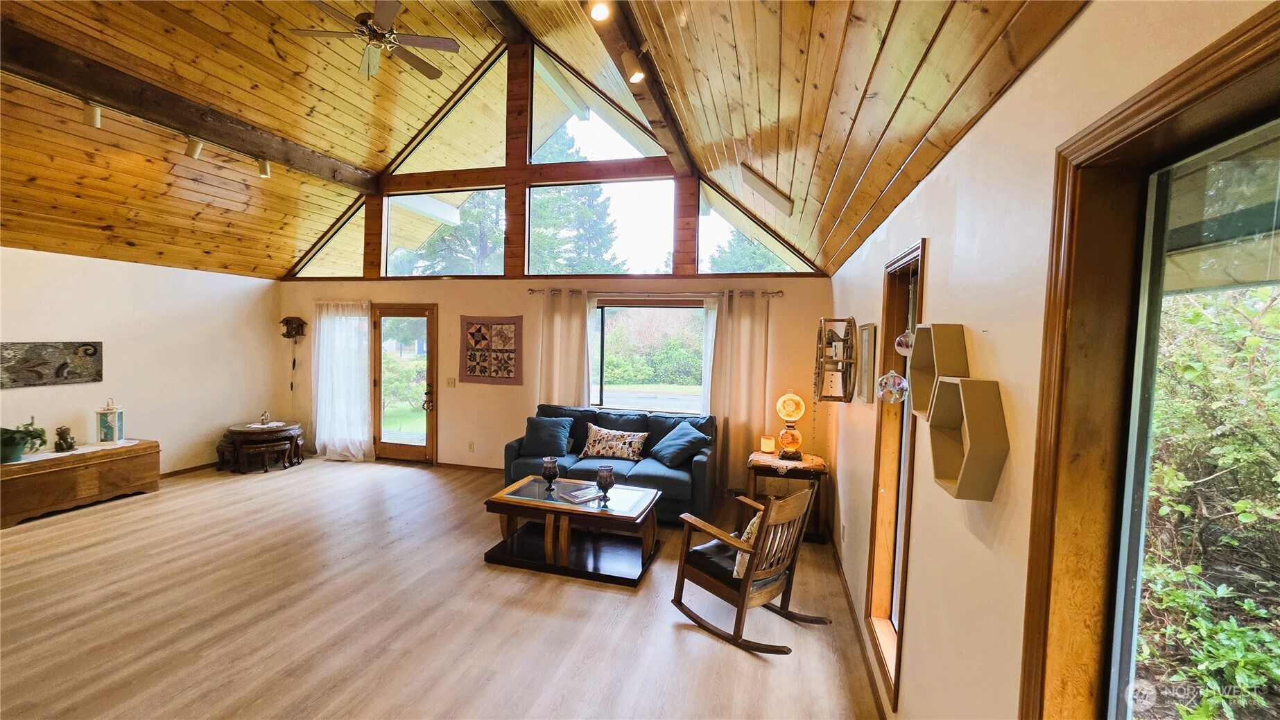 30708 N Place Property Photo 4