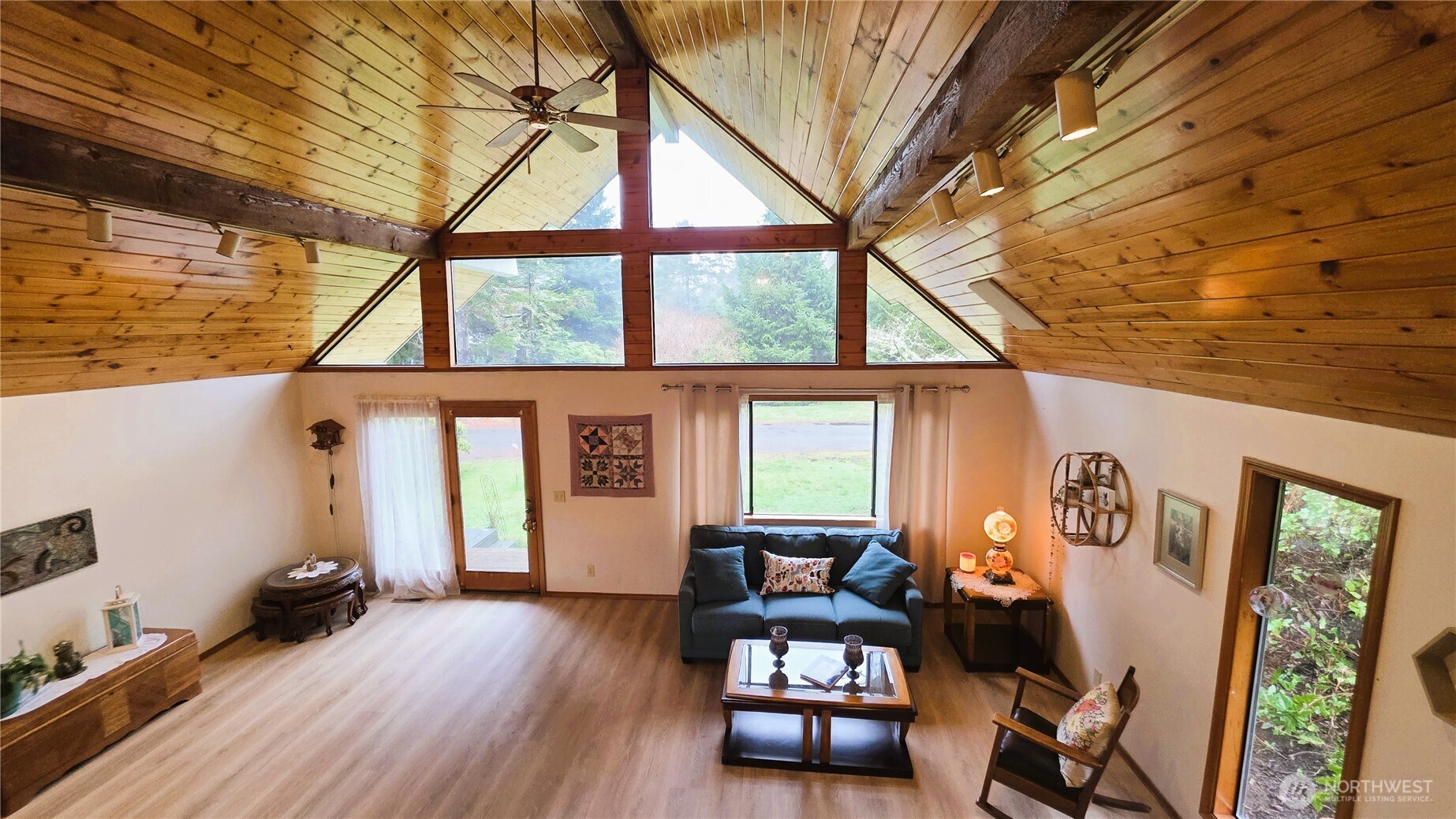 30708 N Place Property Photo 5