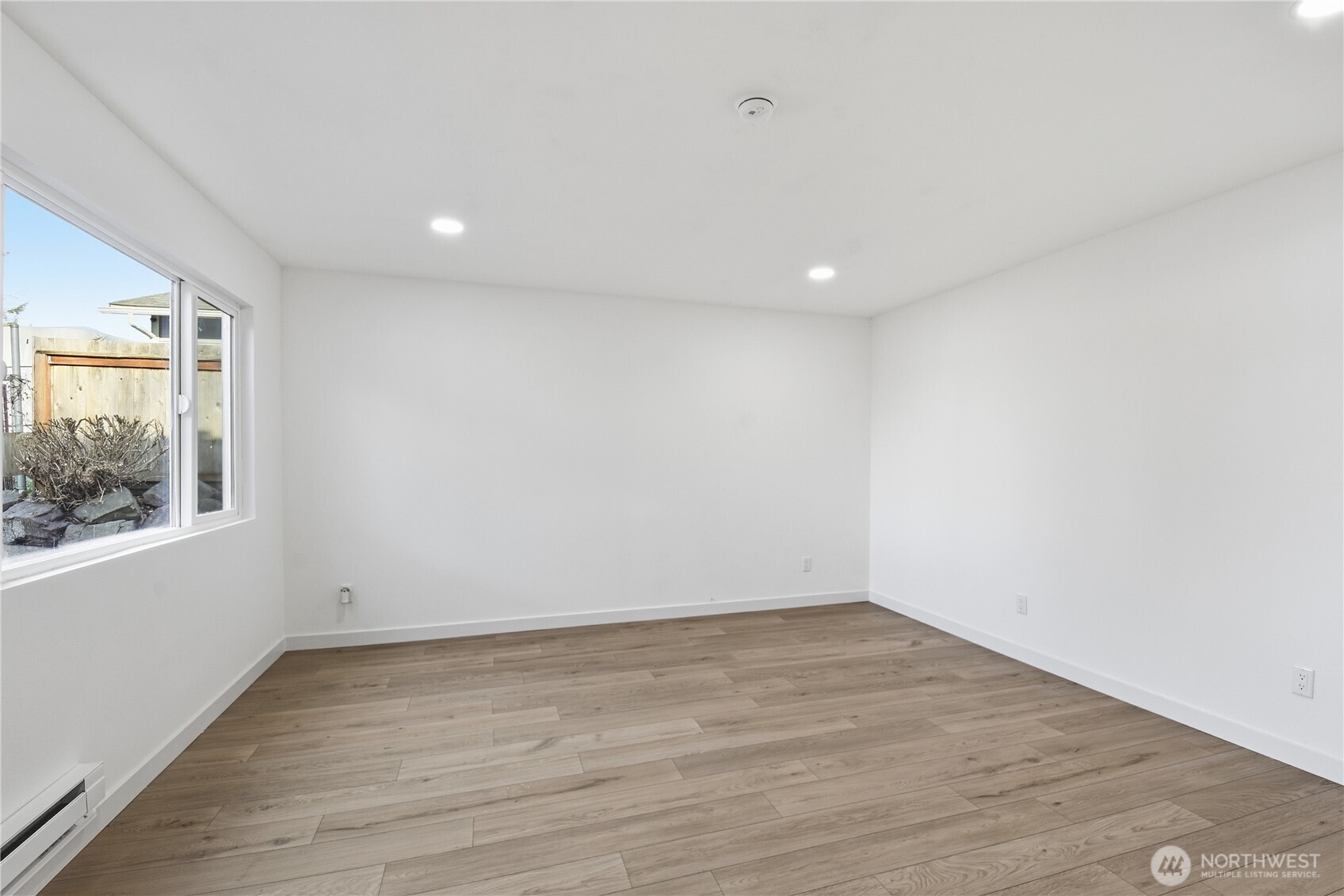 8520 9th Pl Ne Property Photo 5