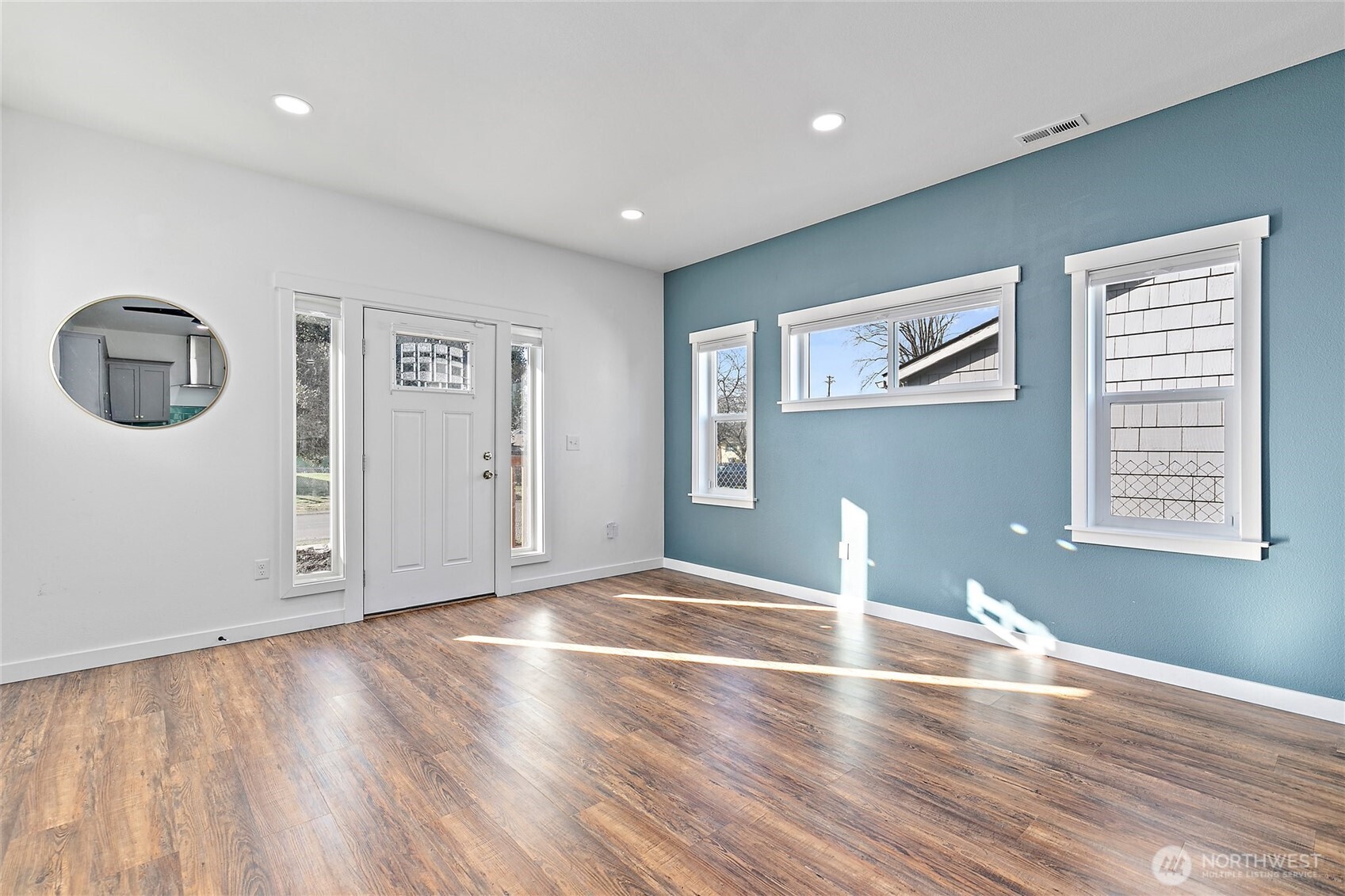 825 E 55th Street Property Photo 3