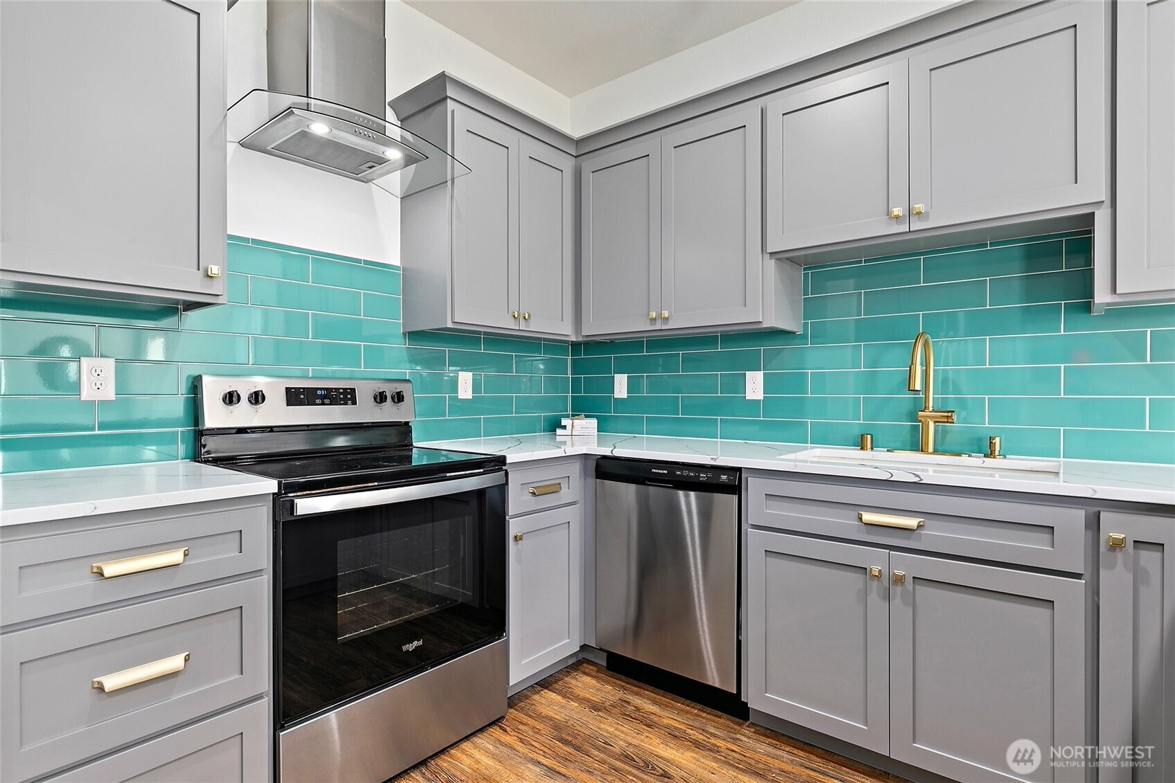 825 E 55th Street Property Photo 10