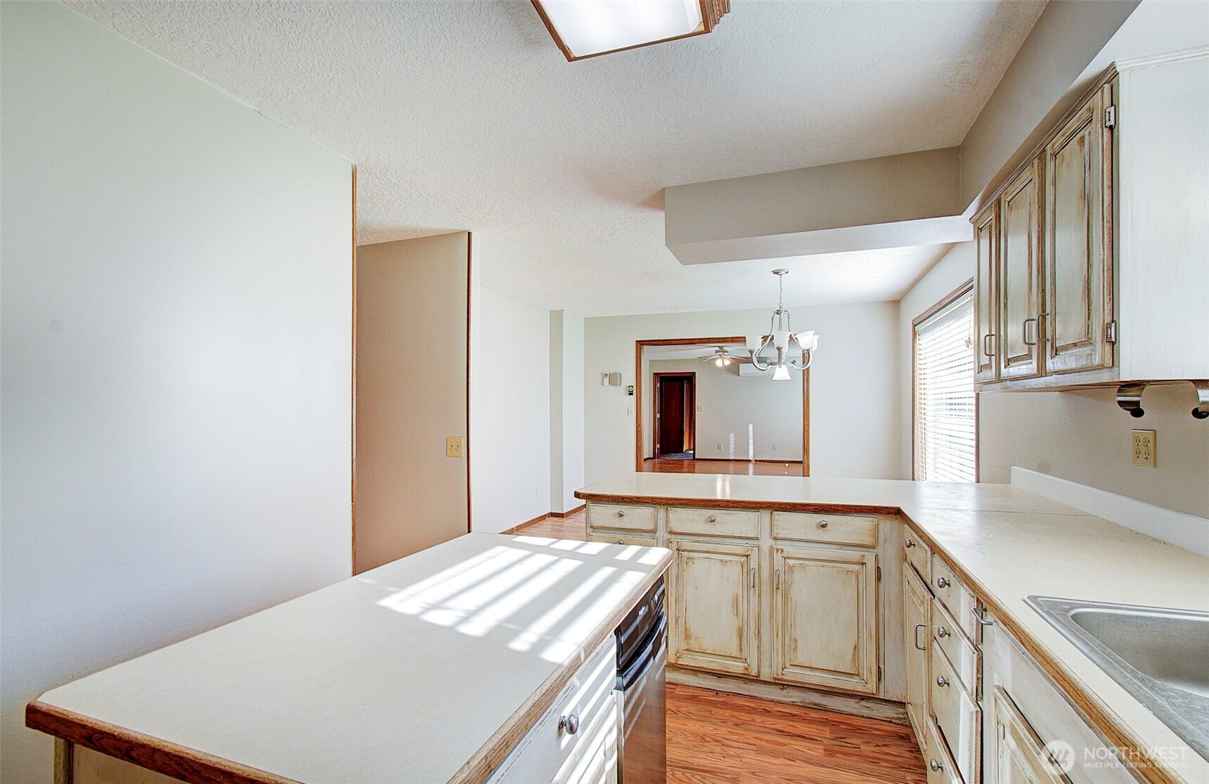 100 Inglewood Drive Property Photo 8