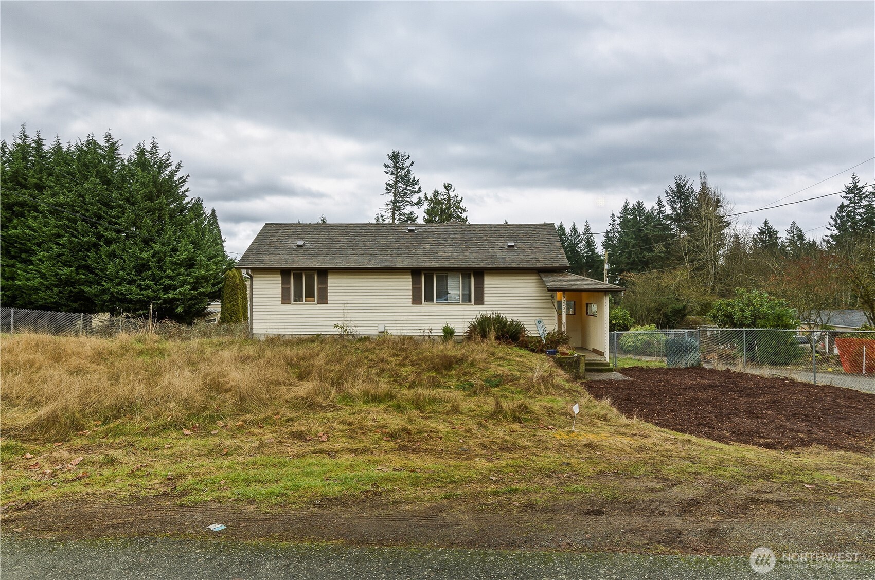 22827 Meridian Avenue Property Photo 3