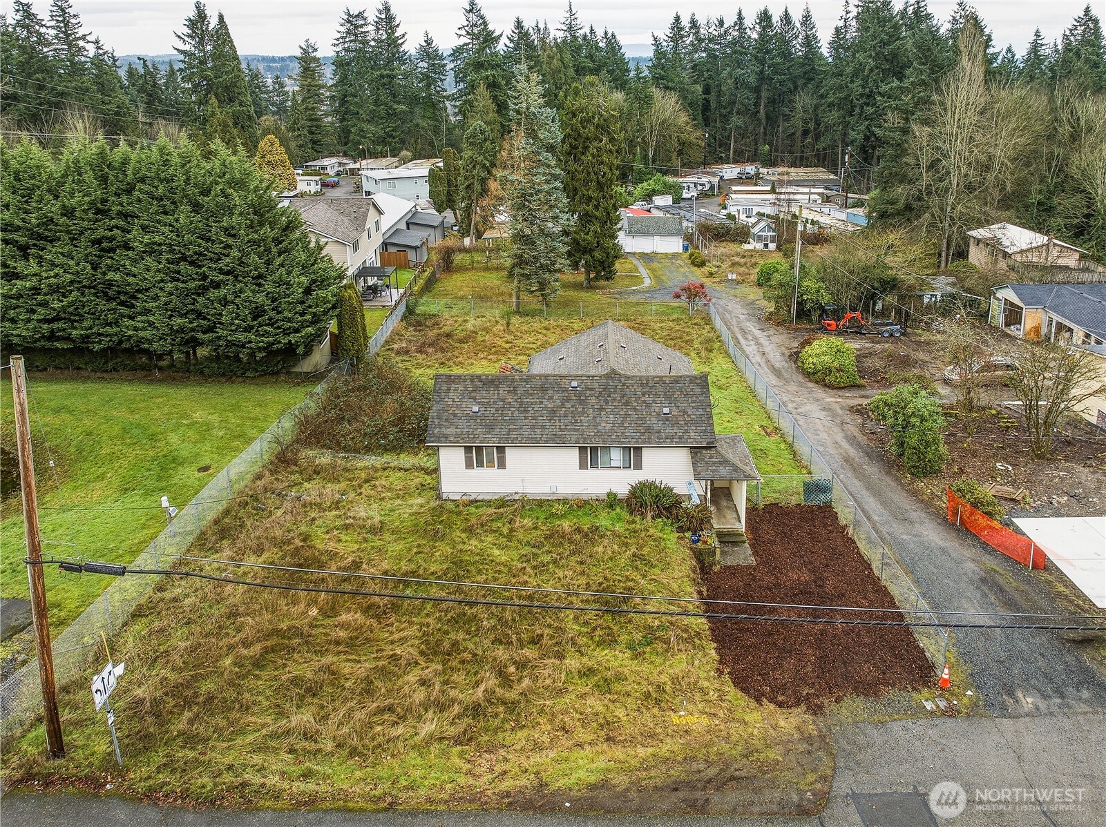 22827 Meridian Avenue Property Photo 4