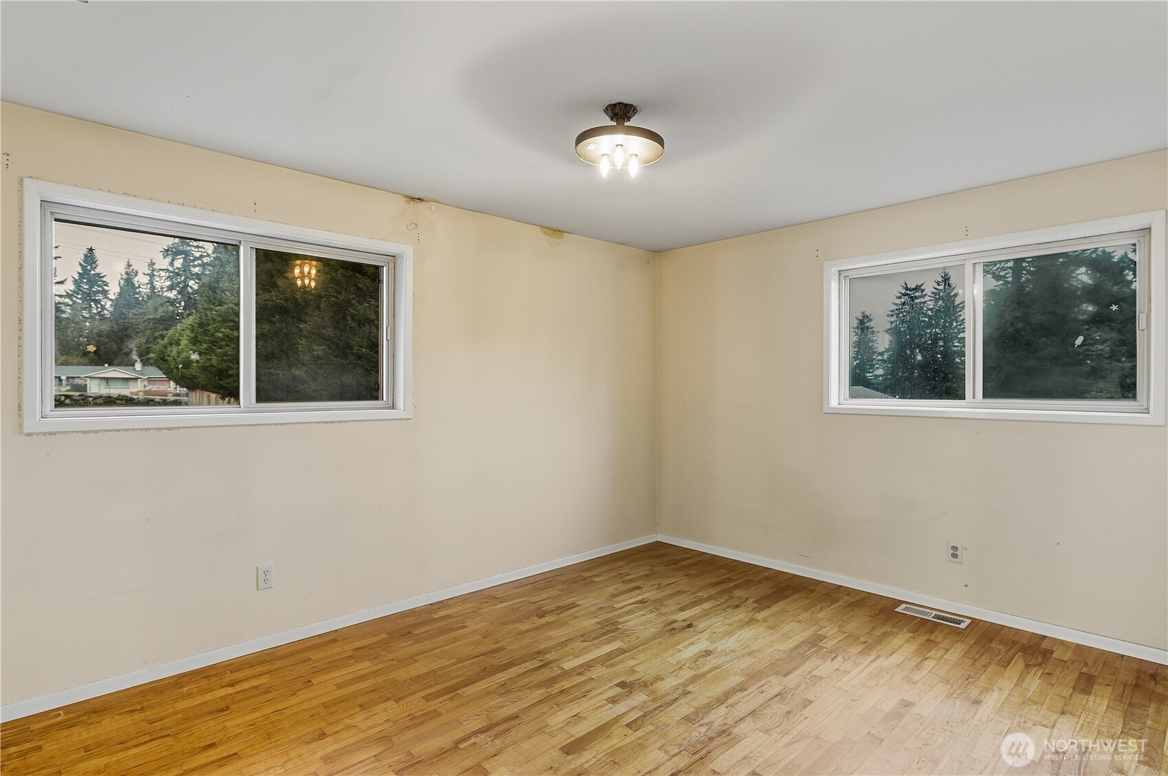 22827 Meridian Avenue Property Photo 8