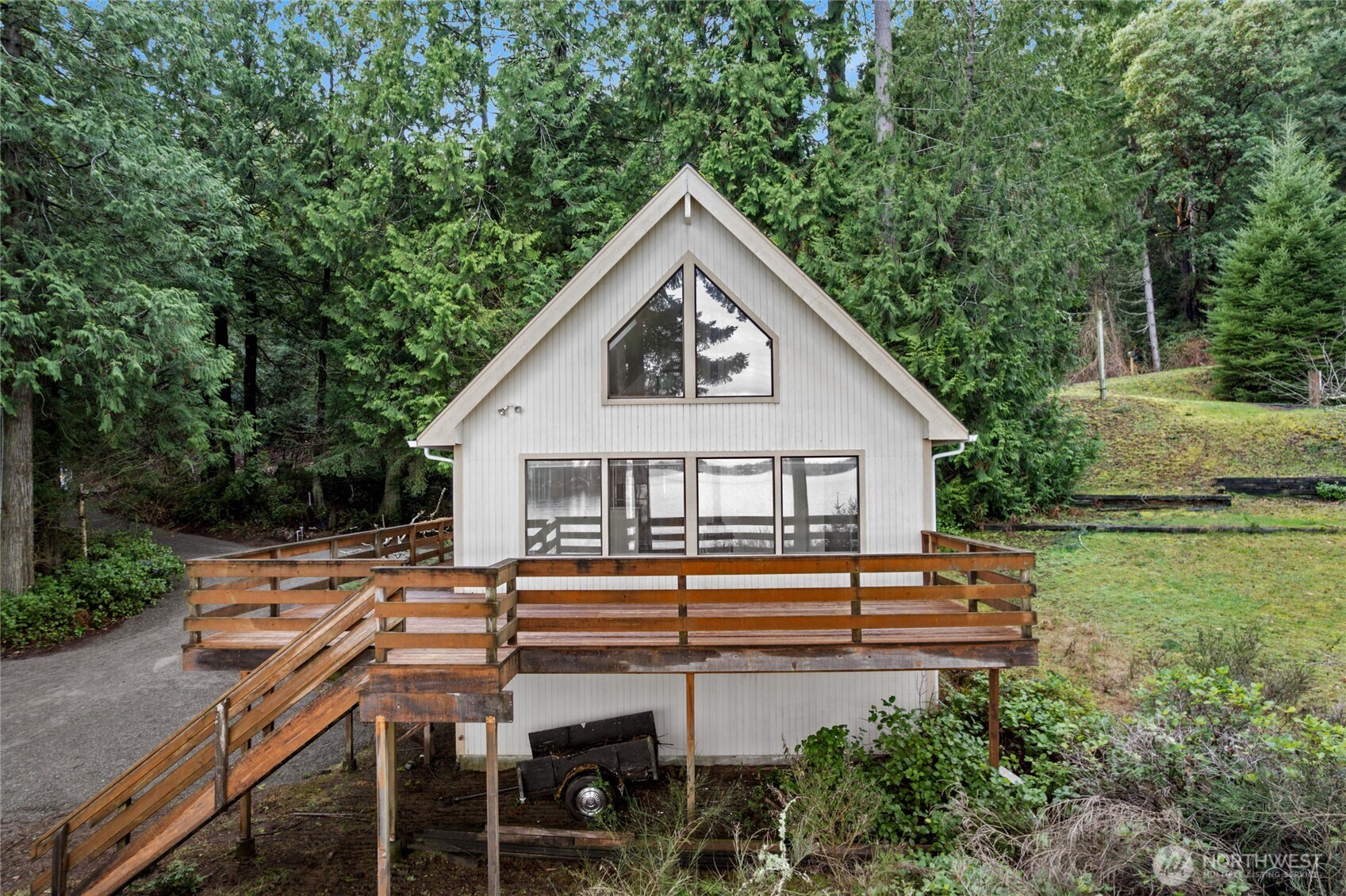 909 Lorenz Road Property Photo 3