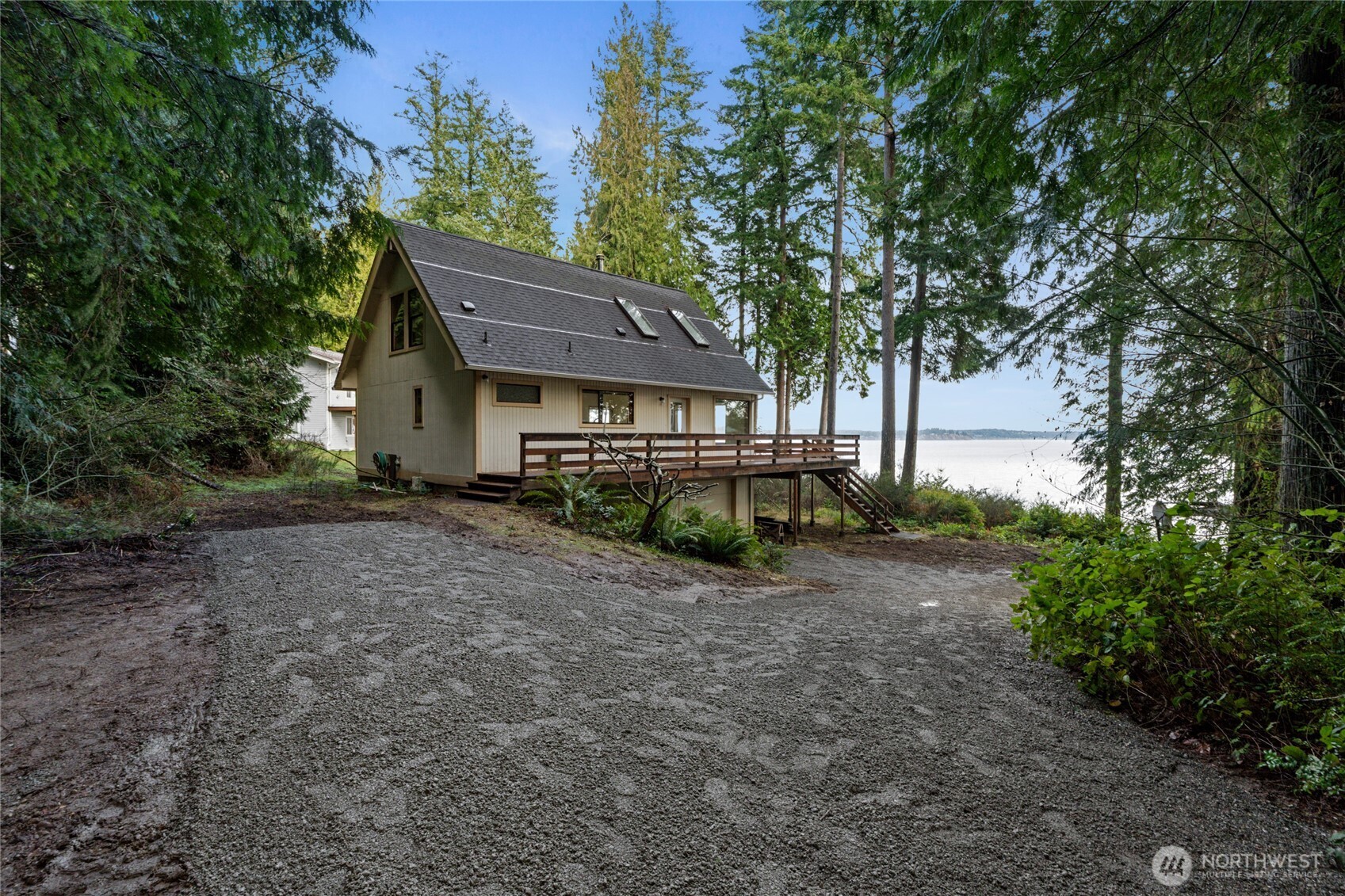 909 Lorenz Road Property Photo 6
