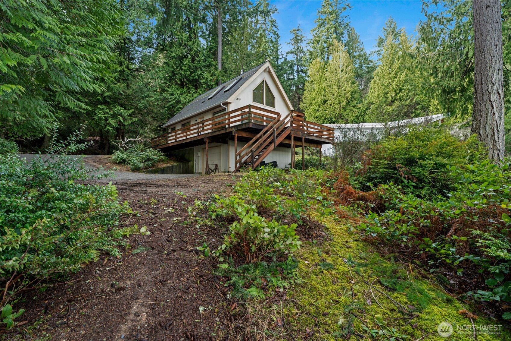 909 Lorenz Road Property Photo 7