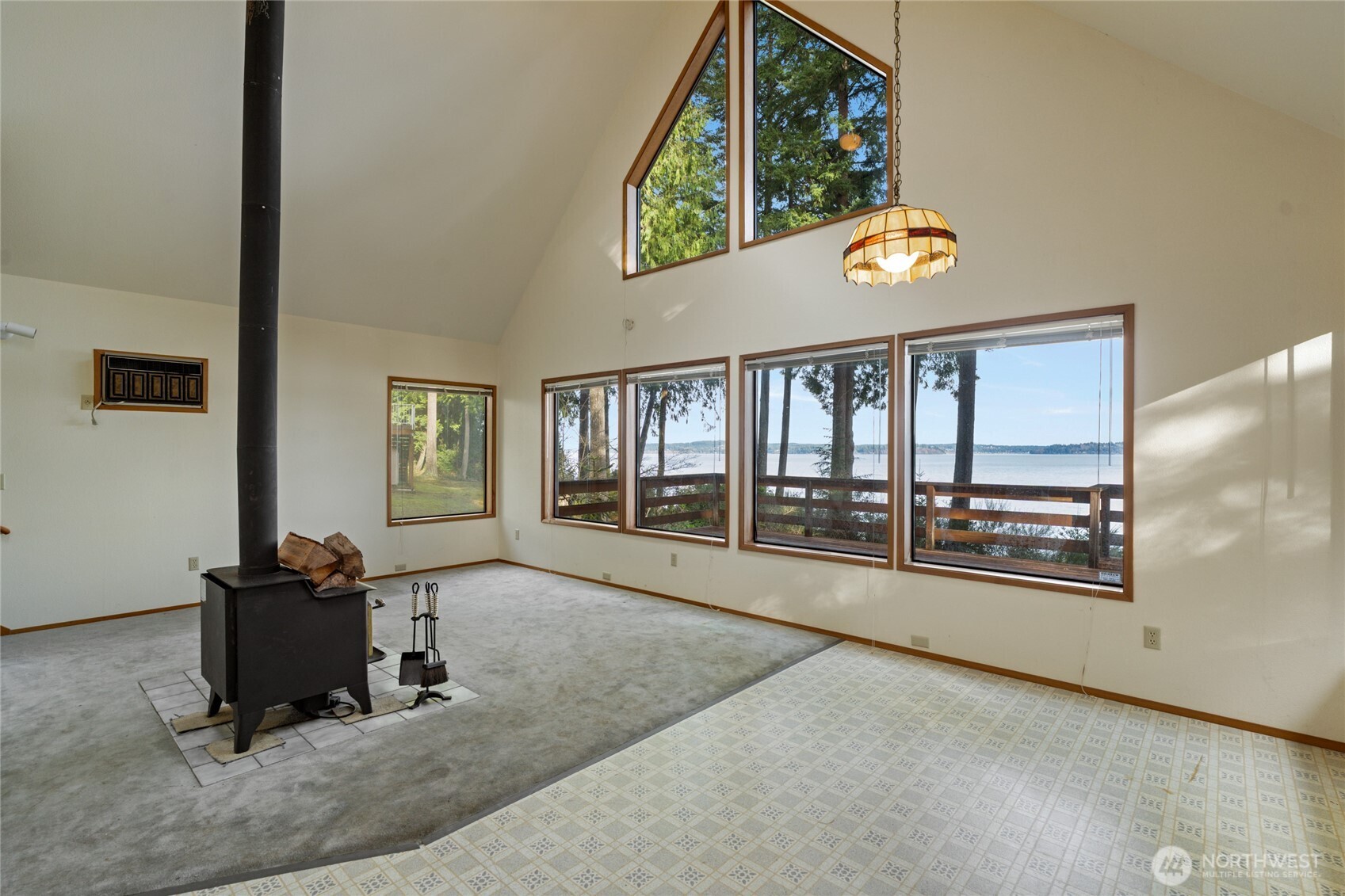 909 Lorenz Road Property Photo 8