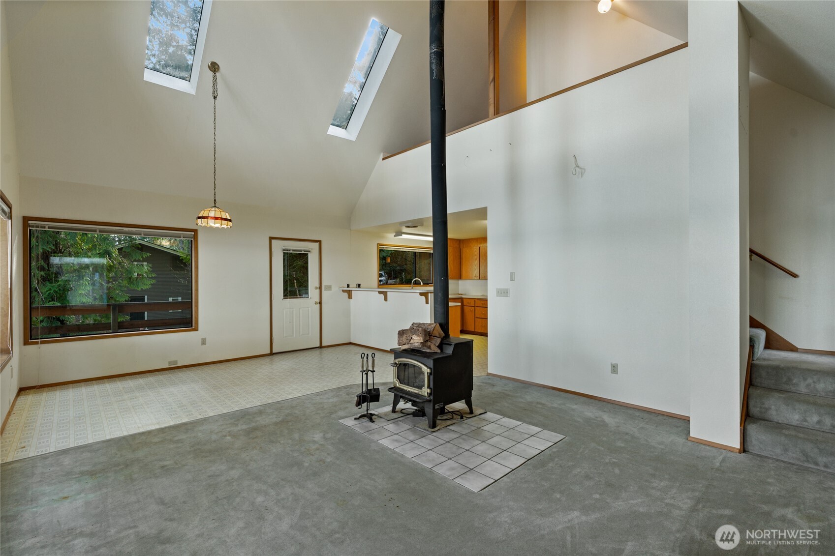 909 Lorenz Road Property Photo 10