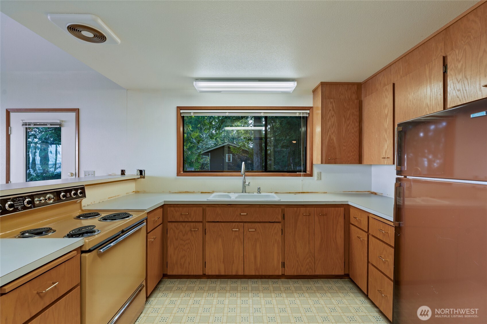 909 Lorenz Road Property Photo 11