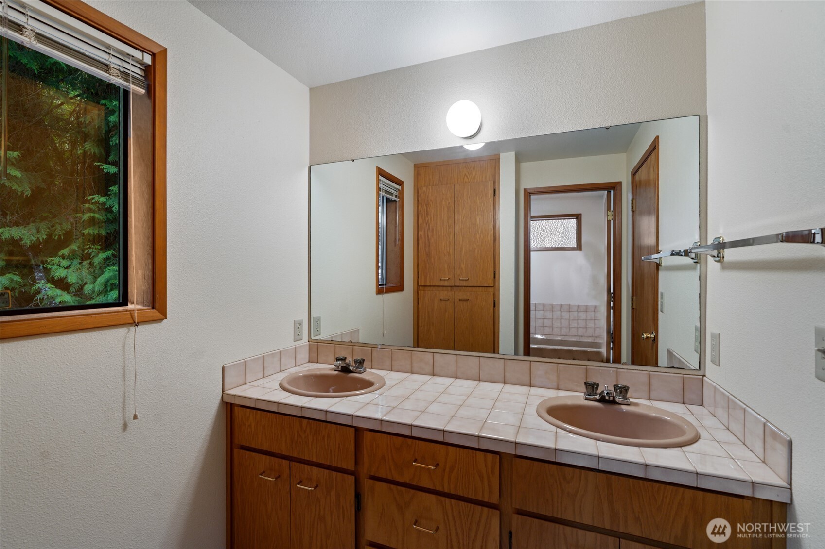 909 Lorenz Road Property Photo 13