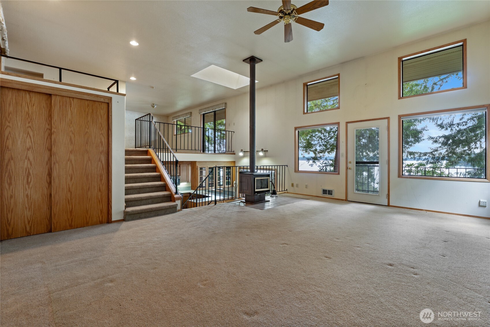 909 Lorenz Road Property Photo 27