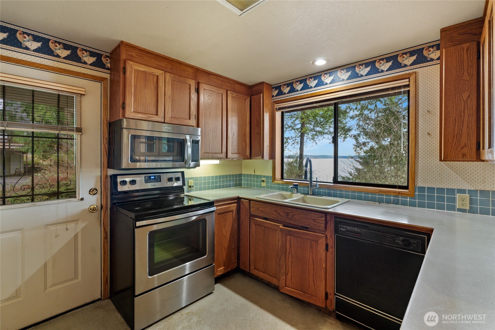 909 Lorenz Road Property Photo 32