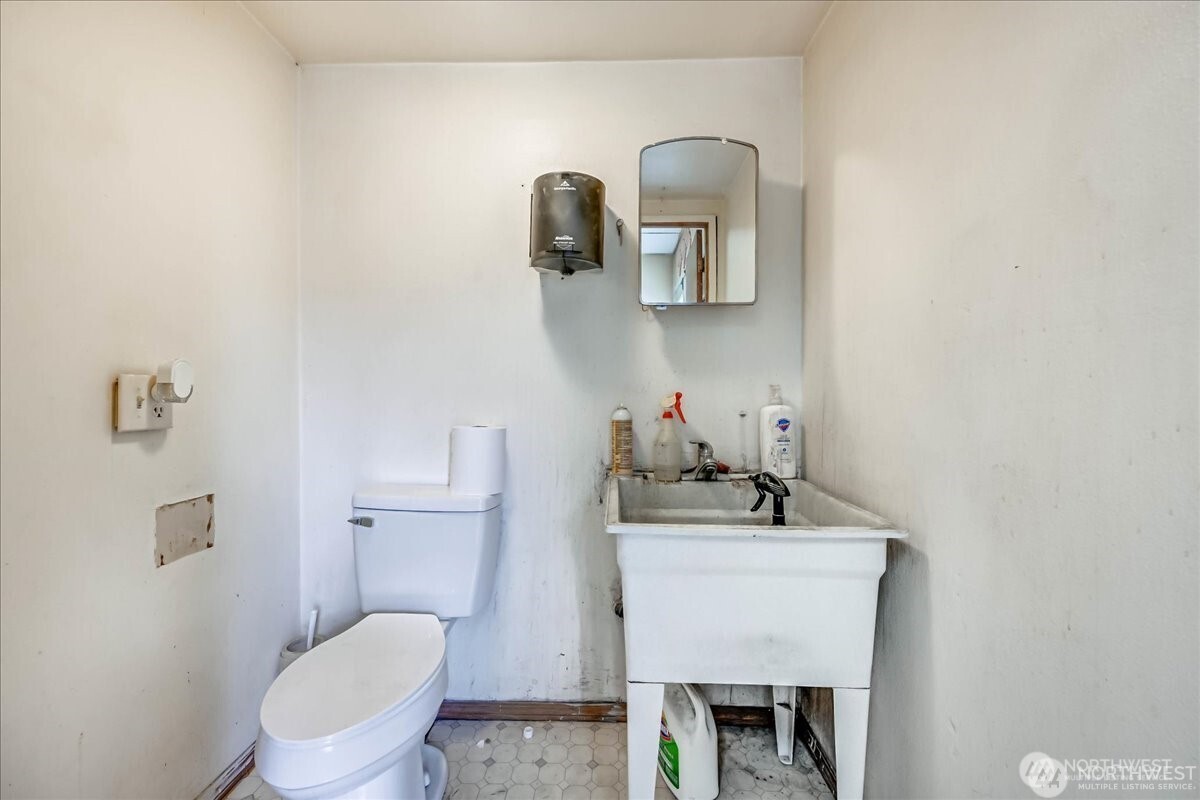 13720 Aurora Avenue Property Photo 21