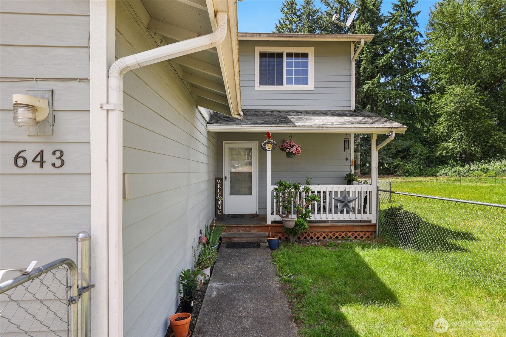 643 School Street Property Photo 2
