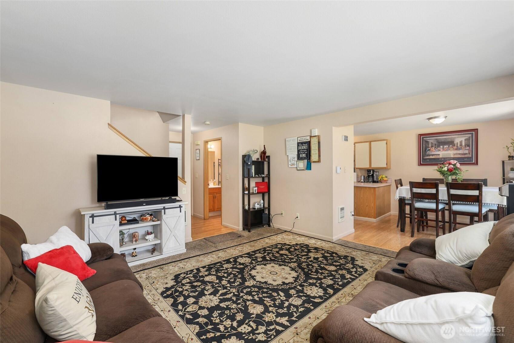 643 School Street Property Photo 4