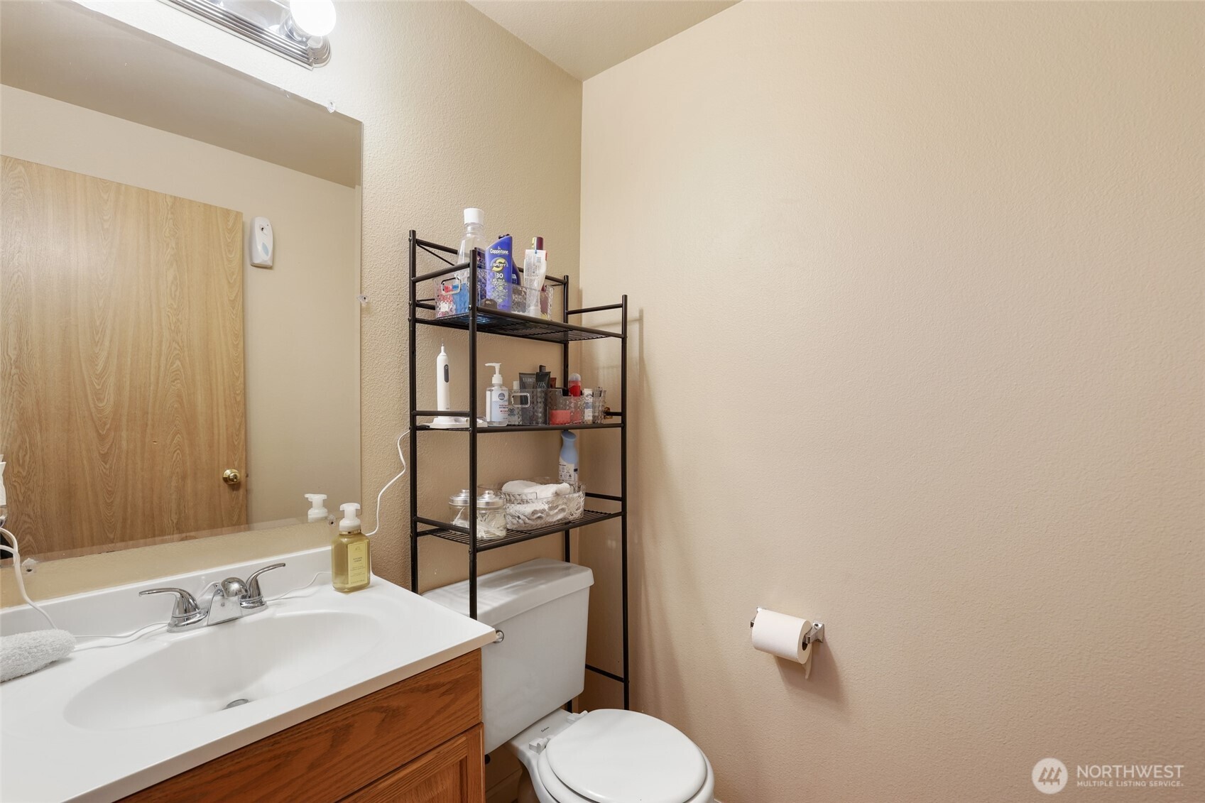 643 School Street Property Photo 8
