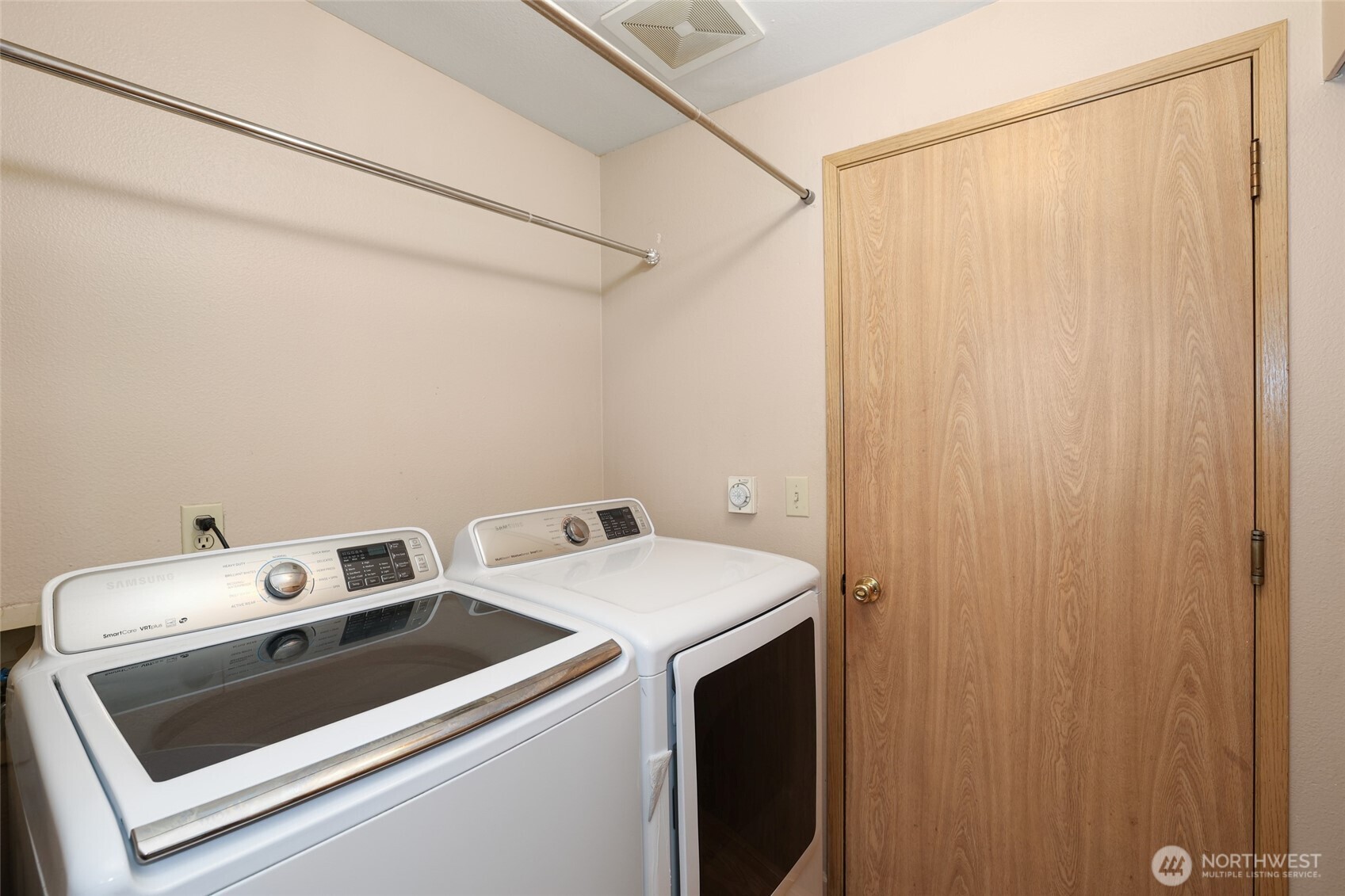 643 School Street Property Photo 10