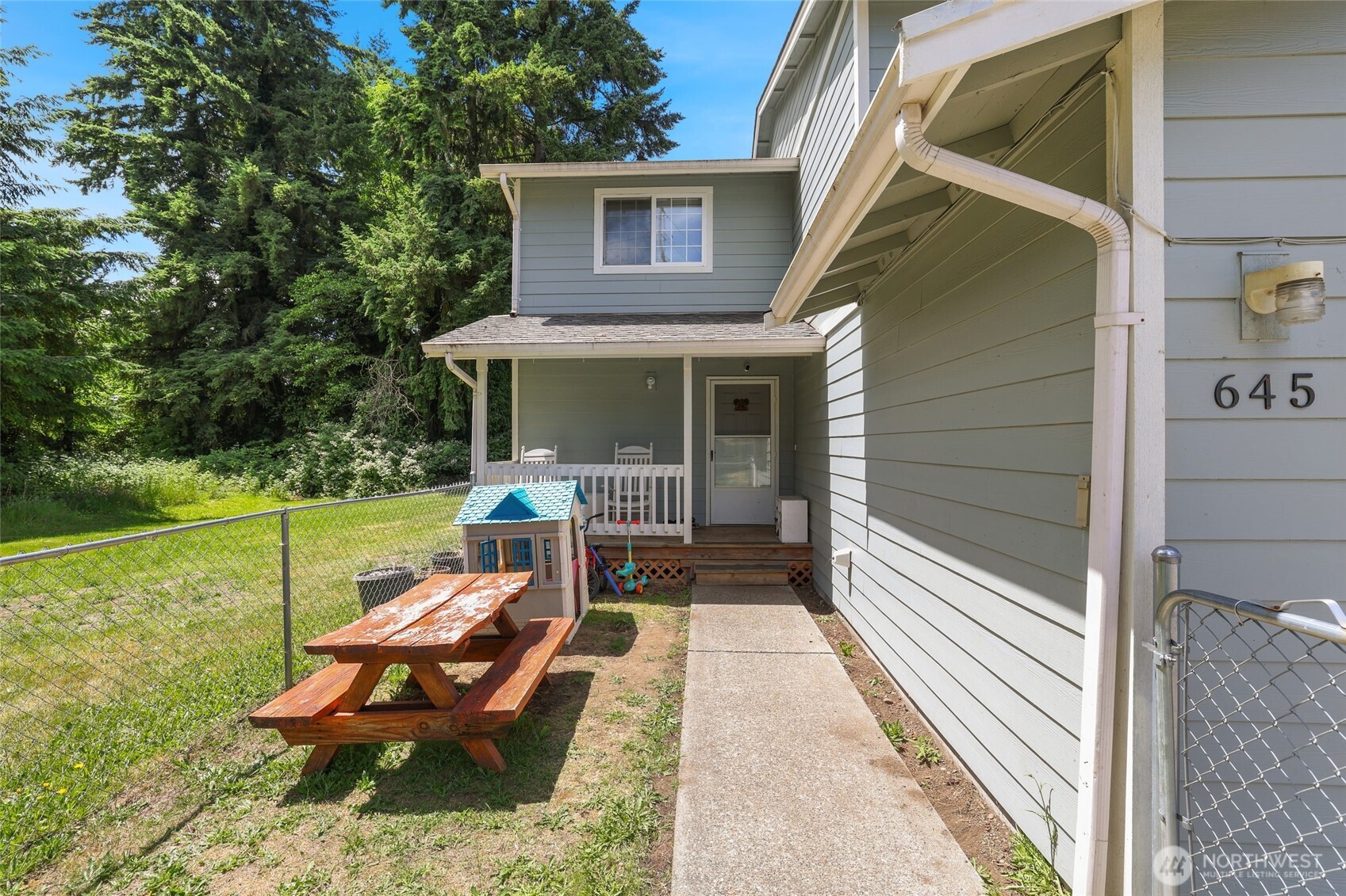 643 School Street Property Photo 11