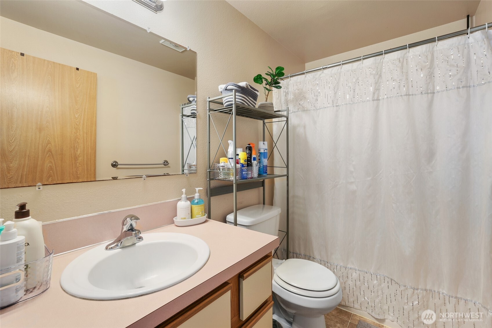 643 School Street Property Photo 12