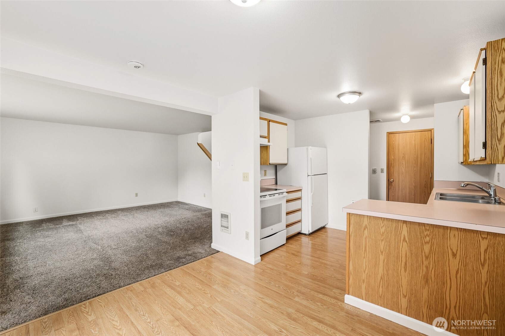 643 School Street Property Photo 19