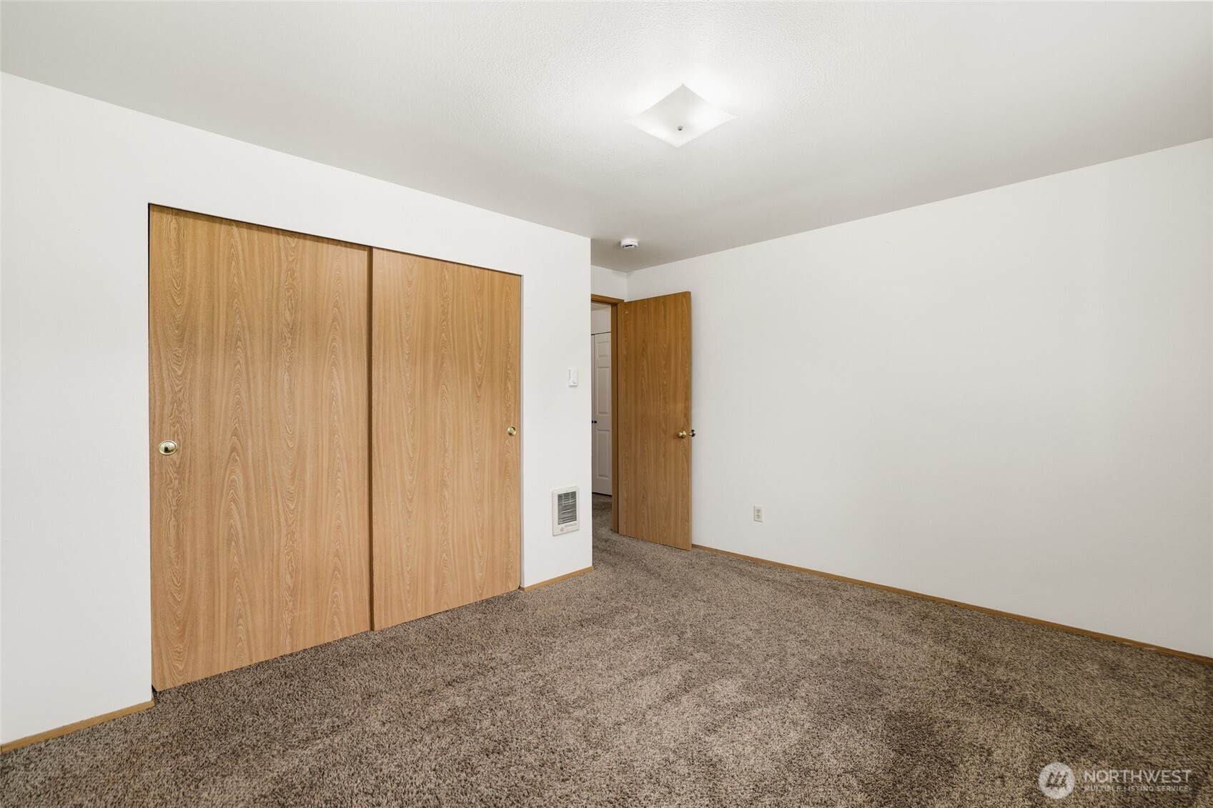 643 School Street Property Photo 23