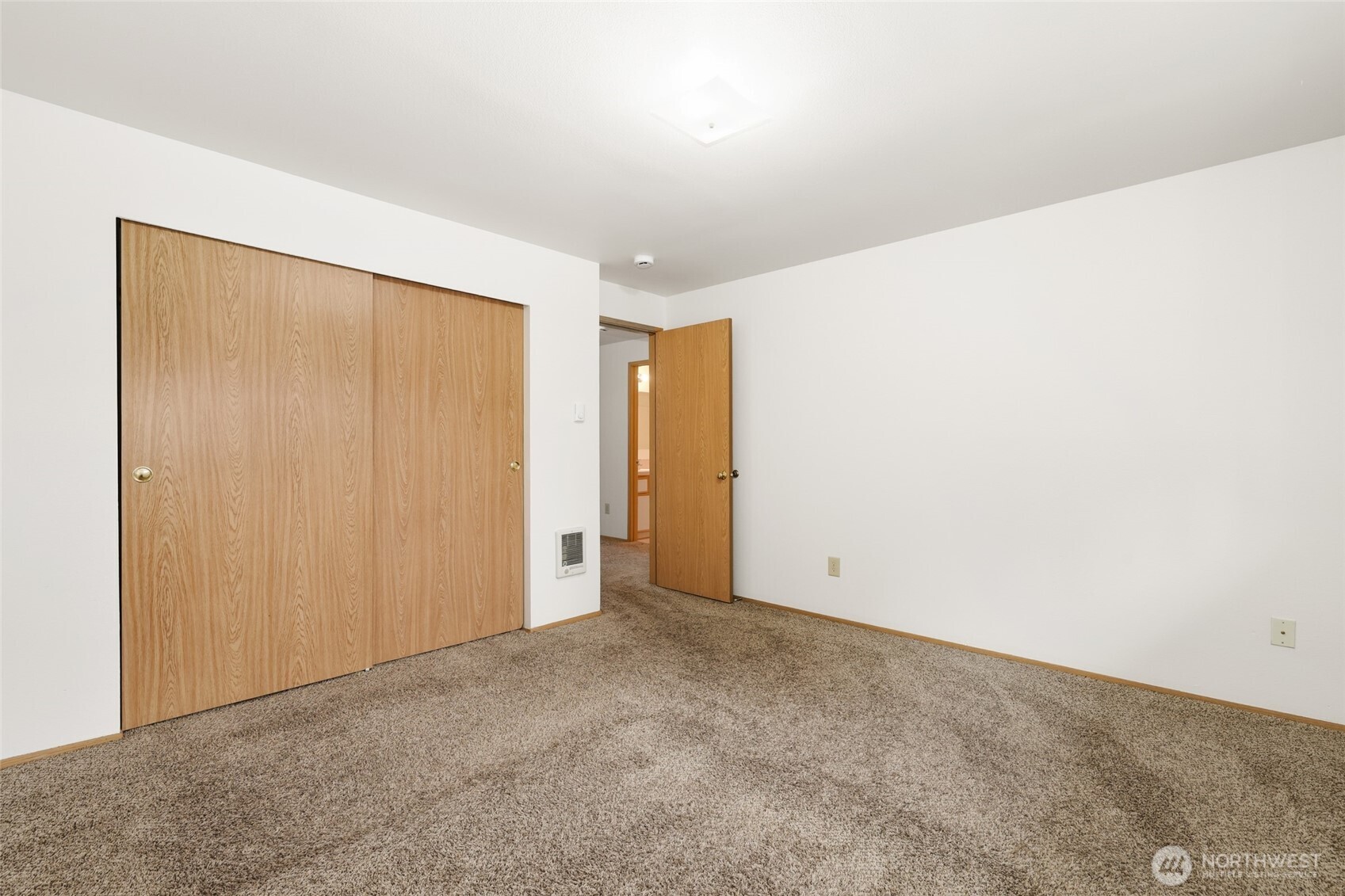 643 School Street Property Photo 28