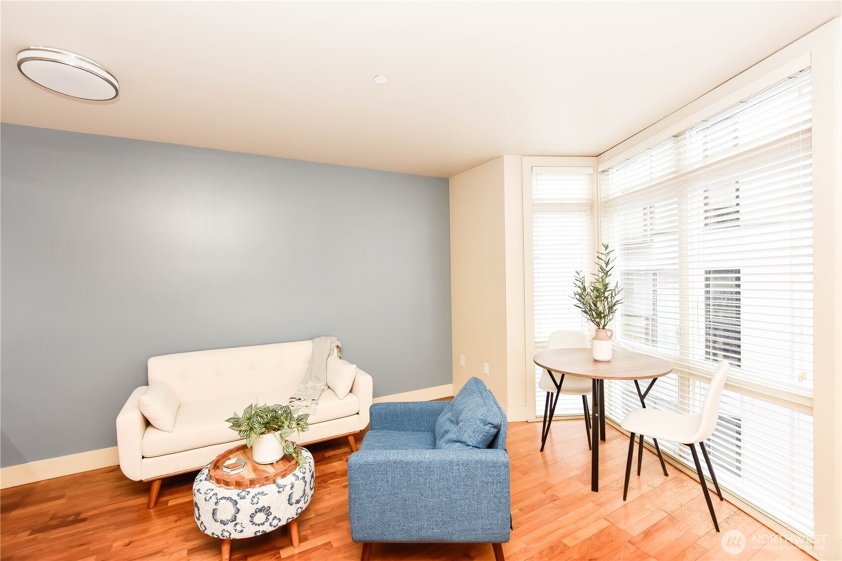 159 Denny Way 402 Property Photo 3