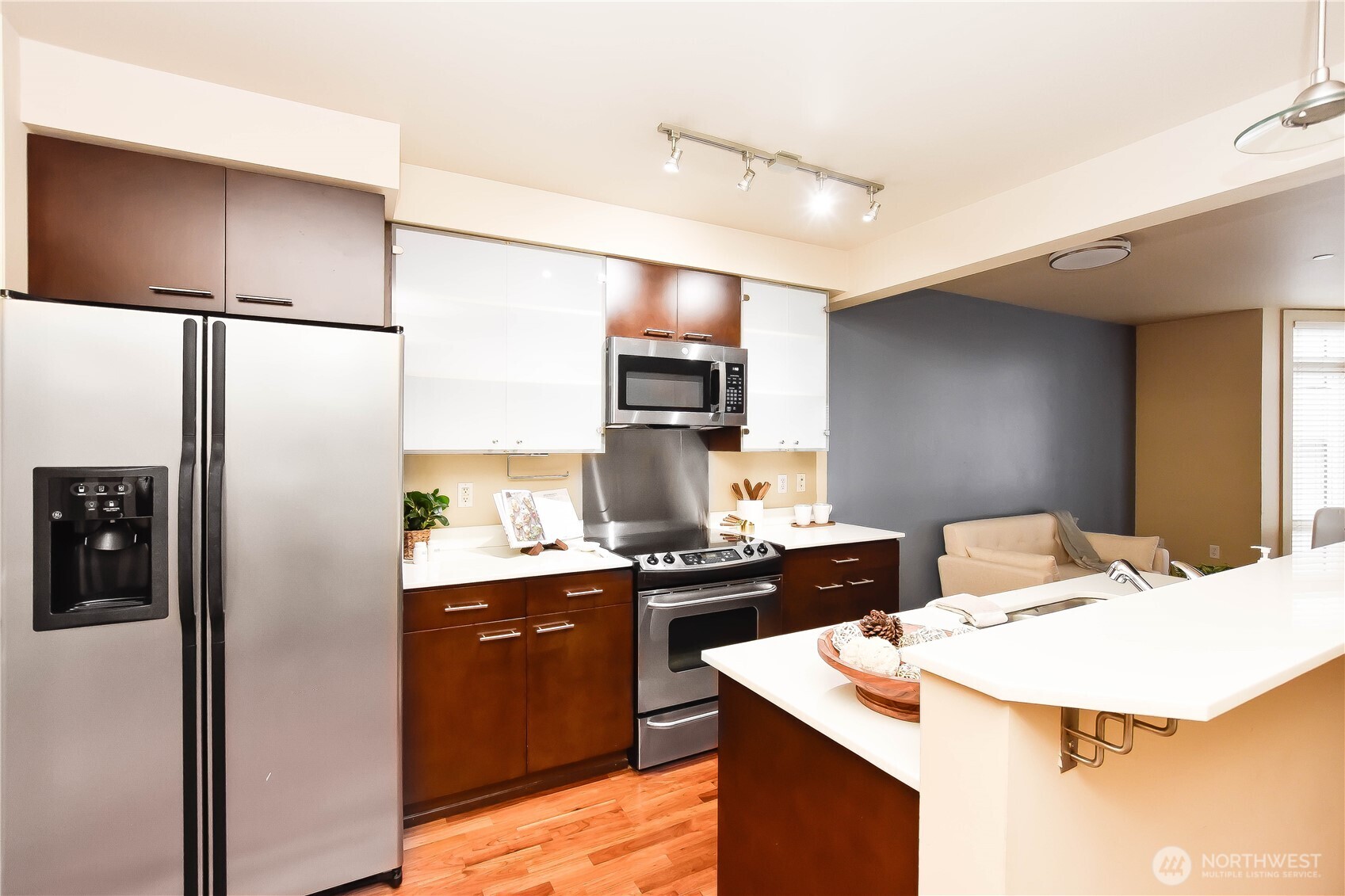 159 Denny Way 402 Property Photo 4