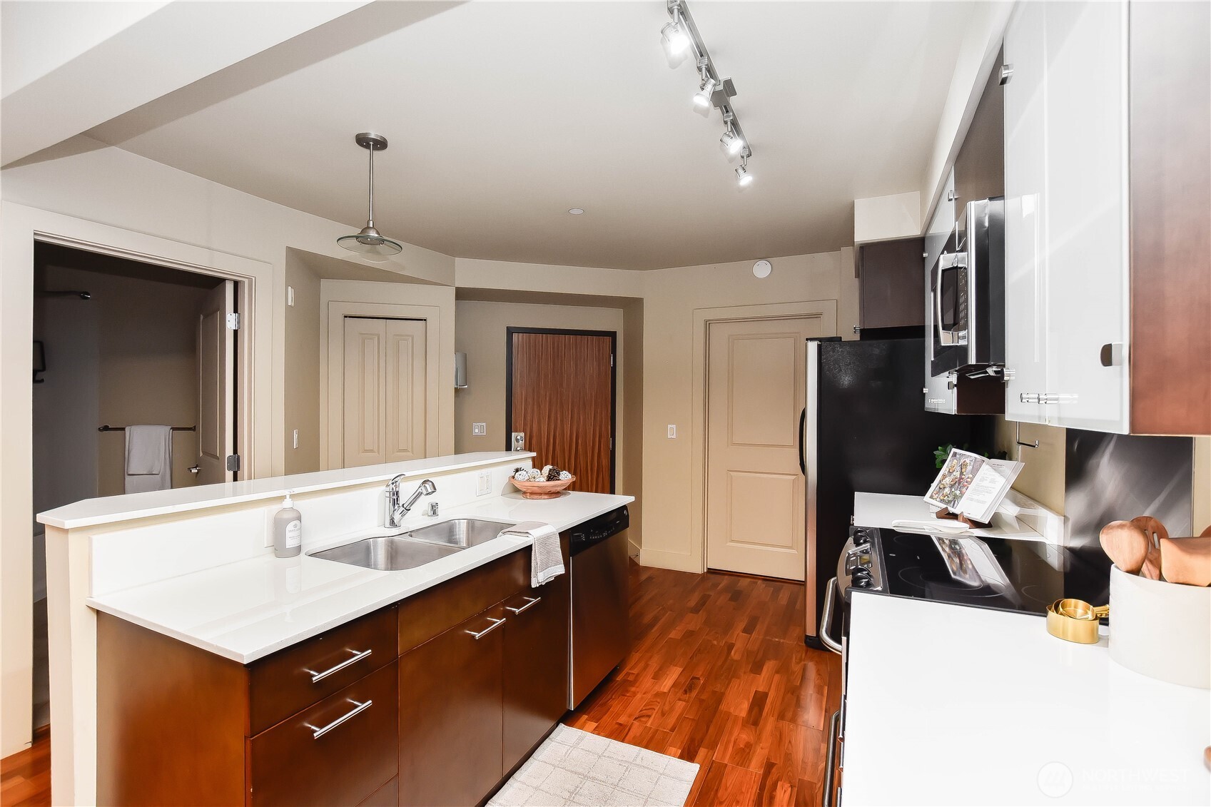159 Denny Way 402 Property Photo 7