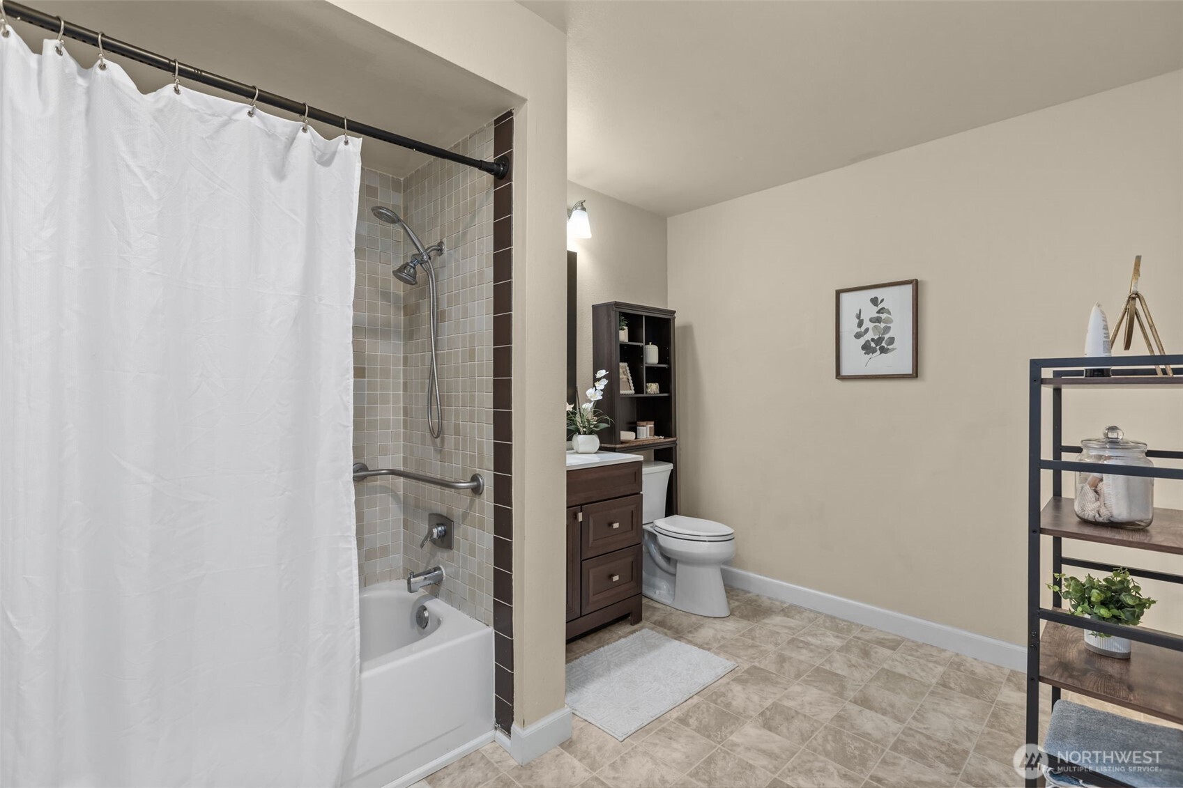 2001 E Yesler Way 46 Property Photo 14