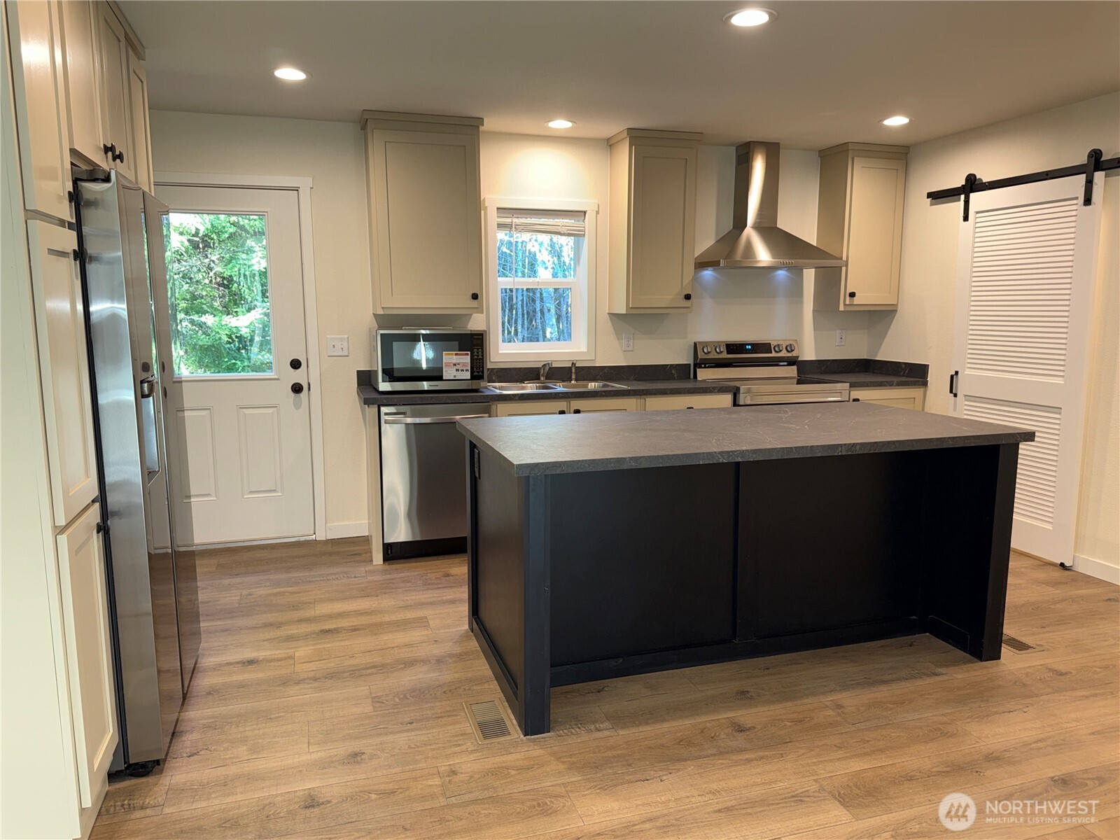 20405 Crane Place Property Photo 6