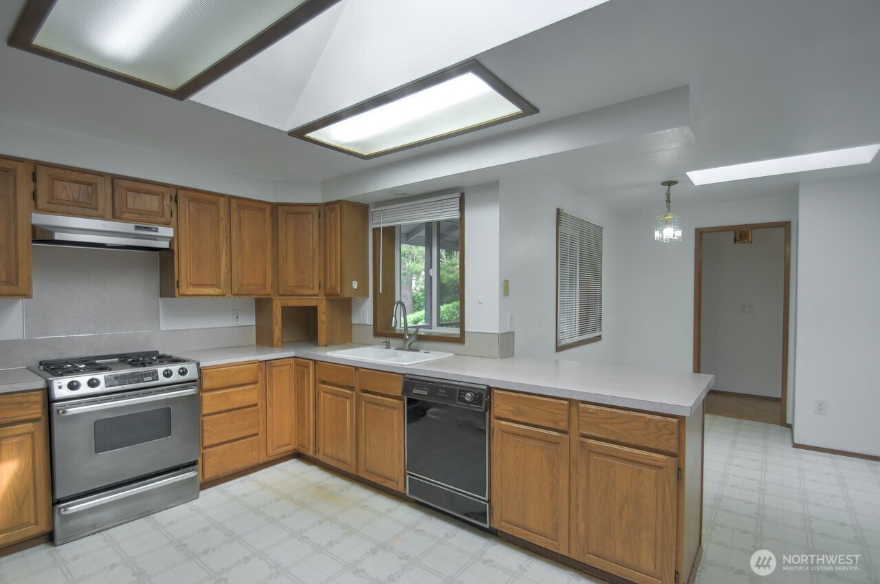 427 Sawmill Court Property Photo 5