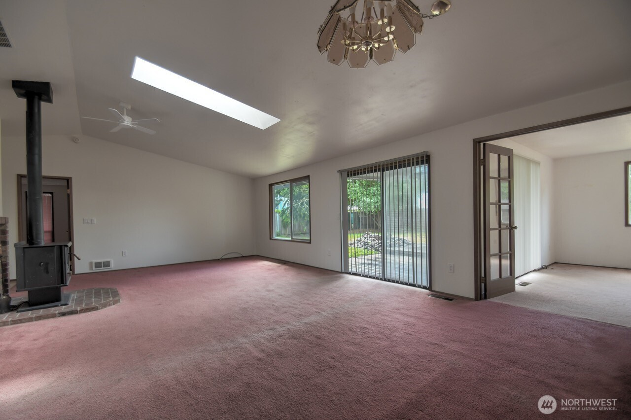 427 Sawmill Court Property Photo 8
