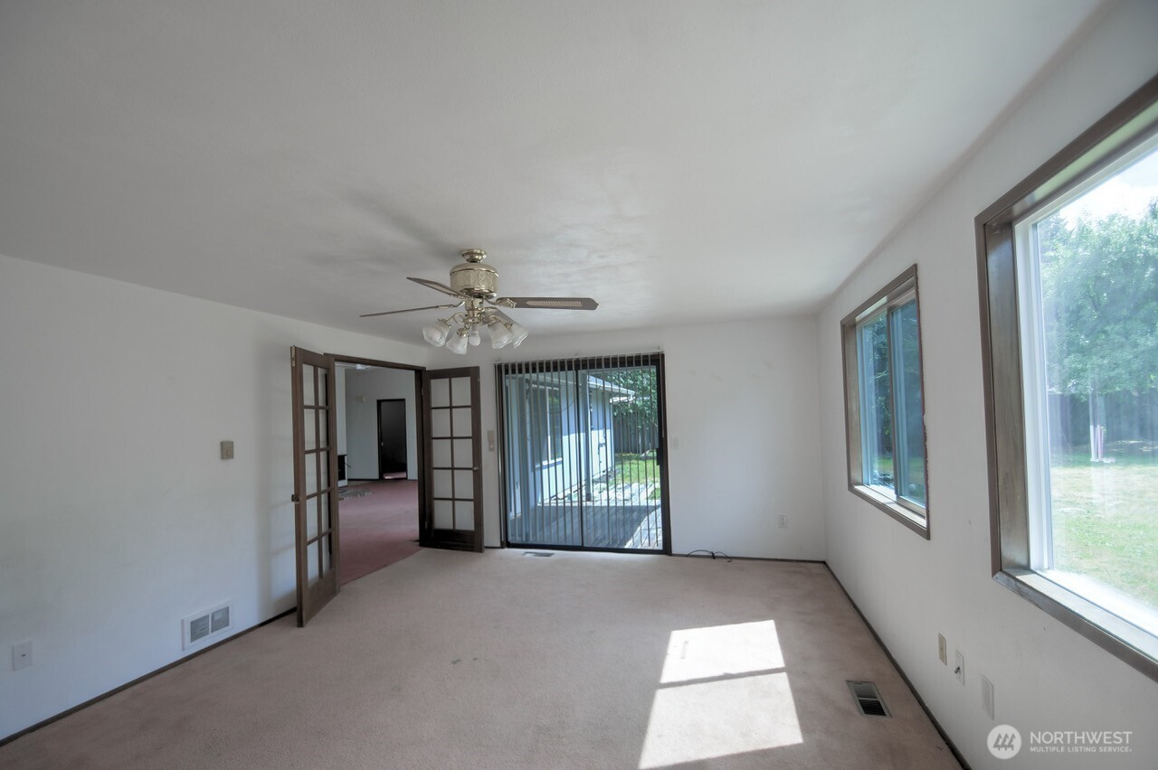427 Sawmill Court Property Photo 12