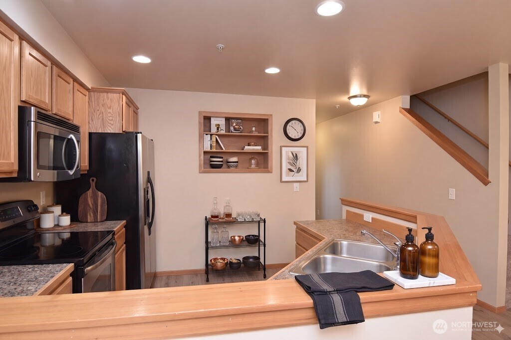 4035 Eliza Avenue 103 Property Photo 6