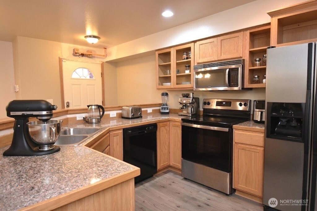 4035 Eliza Avenue 103 Property Photo 8