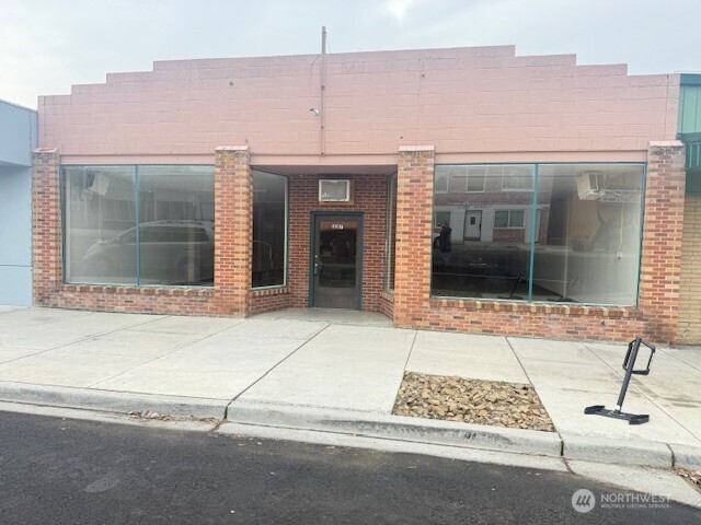 327 E Main Street Property Photo 1