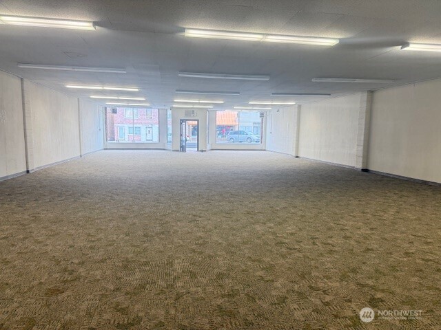 327 E Main Street Property Photo 5