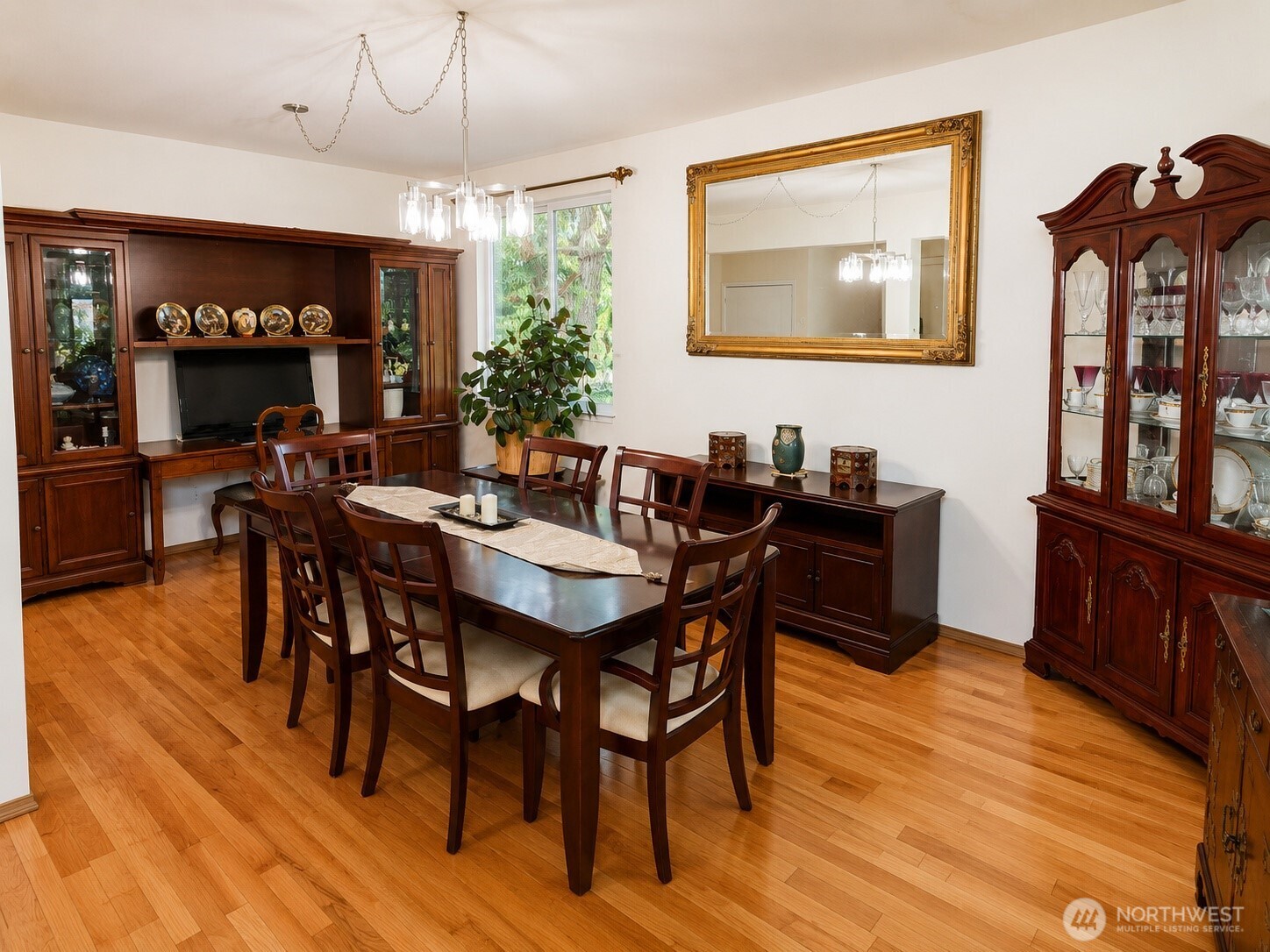 912 Gina Court Property Photo 13