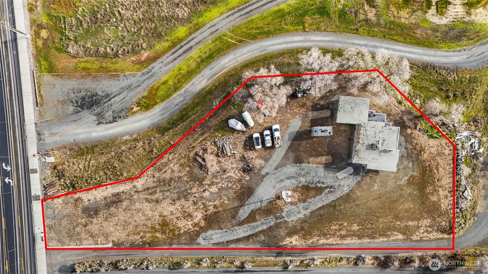 8061 Ne Valley Road Property Photo 1