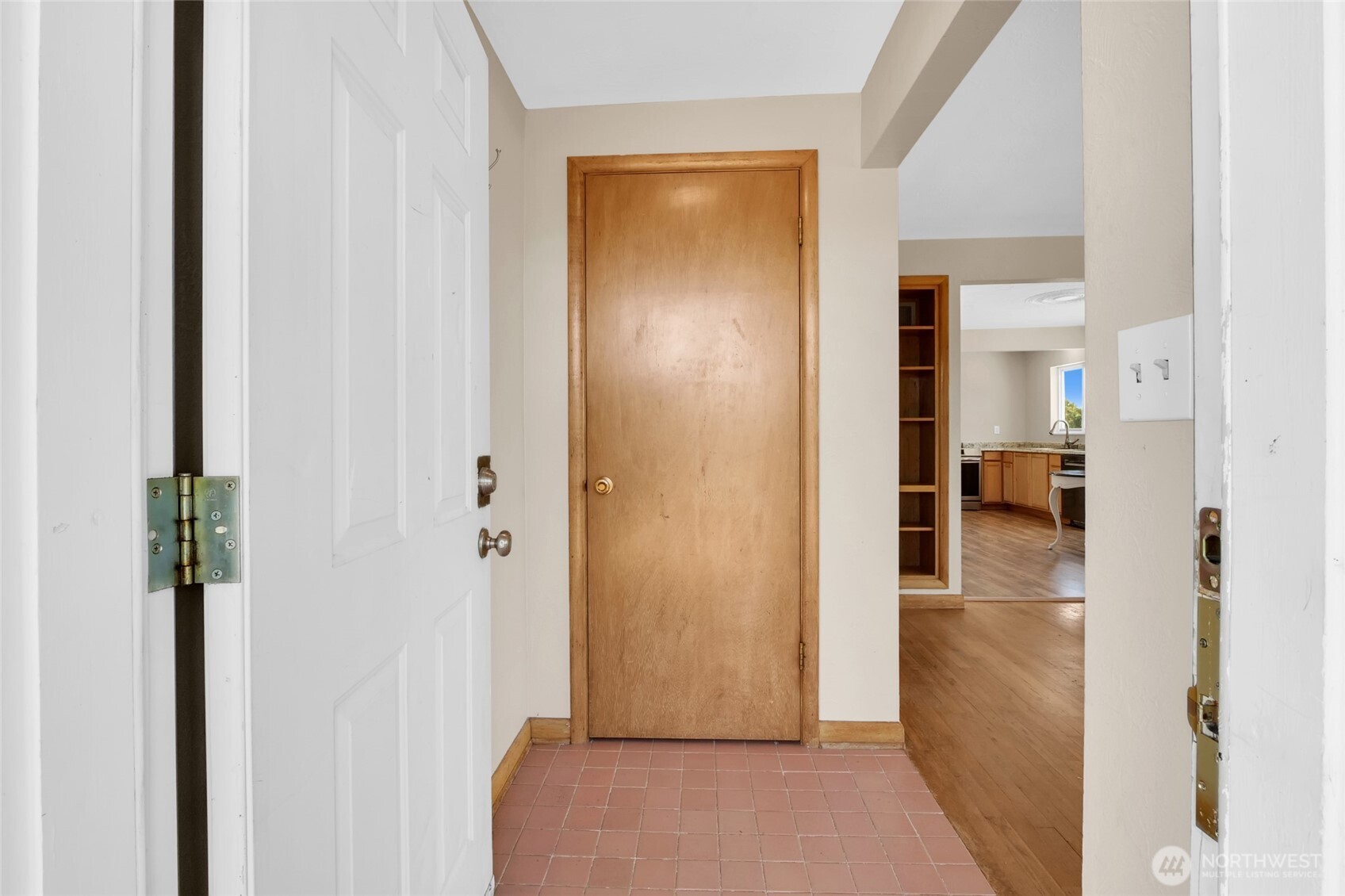 8061 Ne Valley Road Property Photo 6