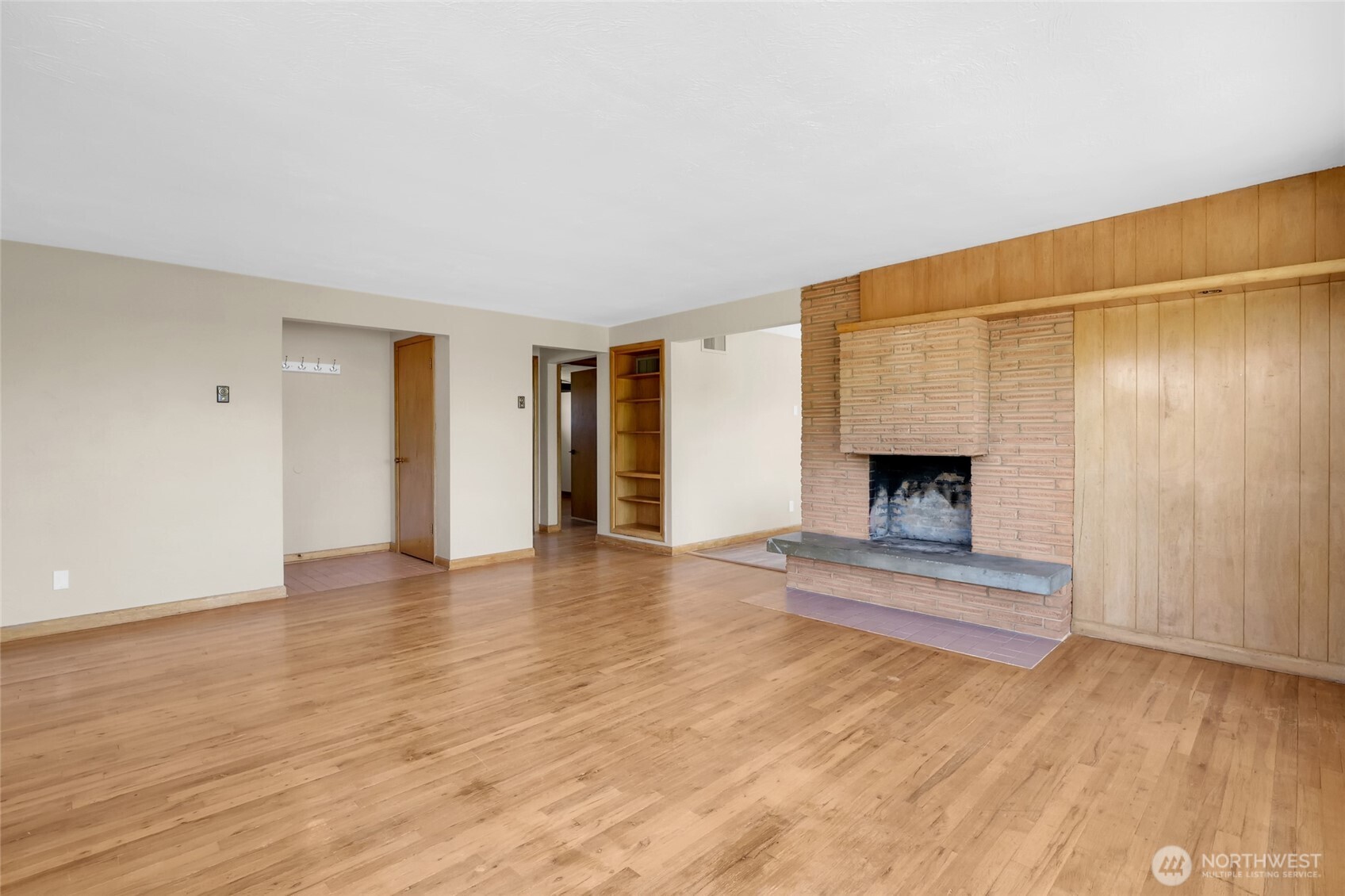 8061 Ne Valley Road Property Photo 8