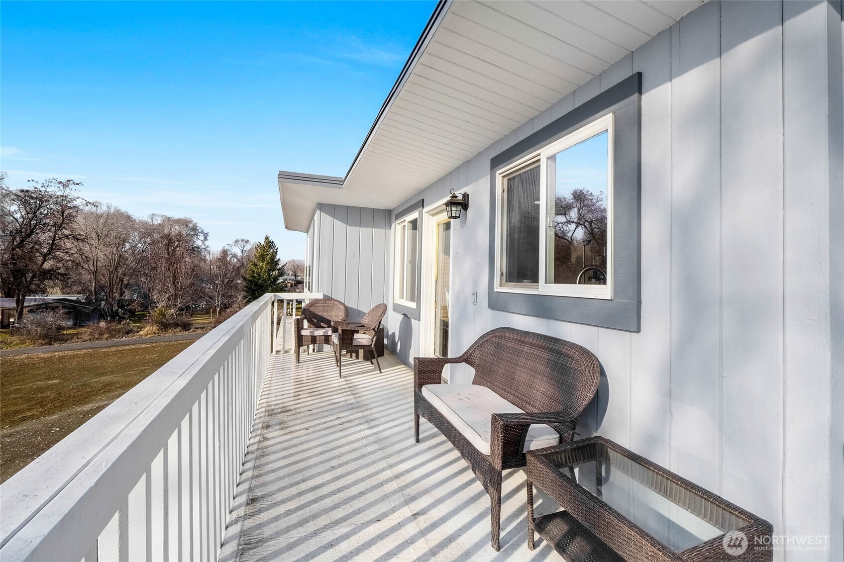 8061 Ne Valley Road Property Photo 10