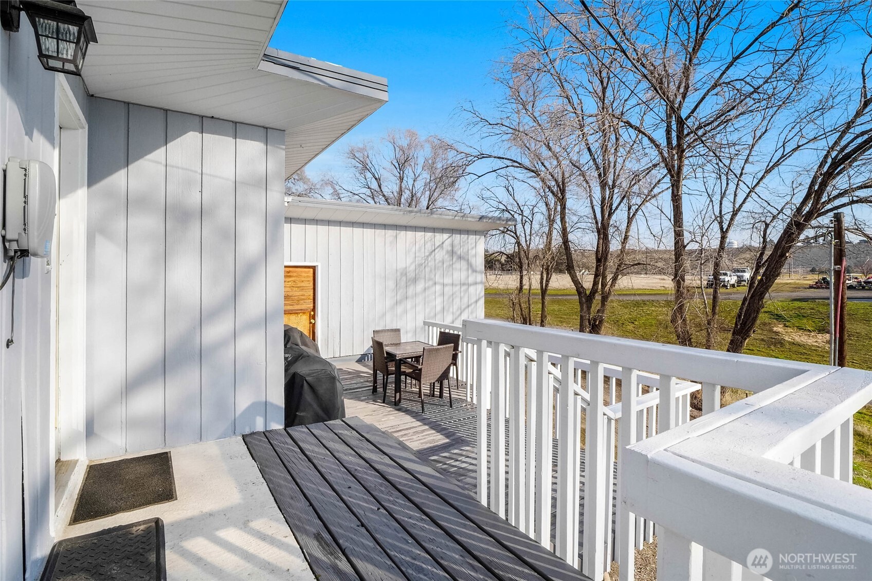 8061 Ne Valley Road Property Photo 11