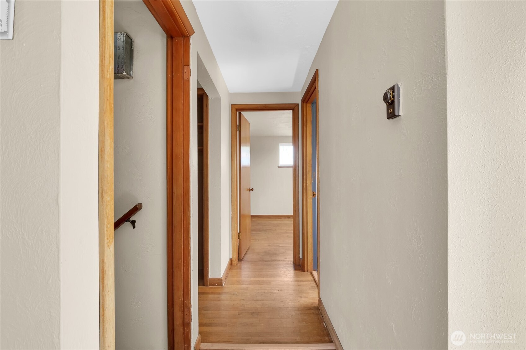 8061 Ne Valley Road Property Photo 14