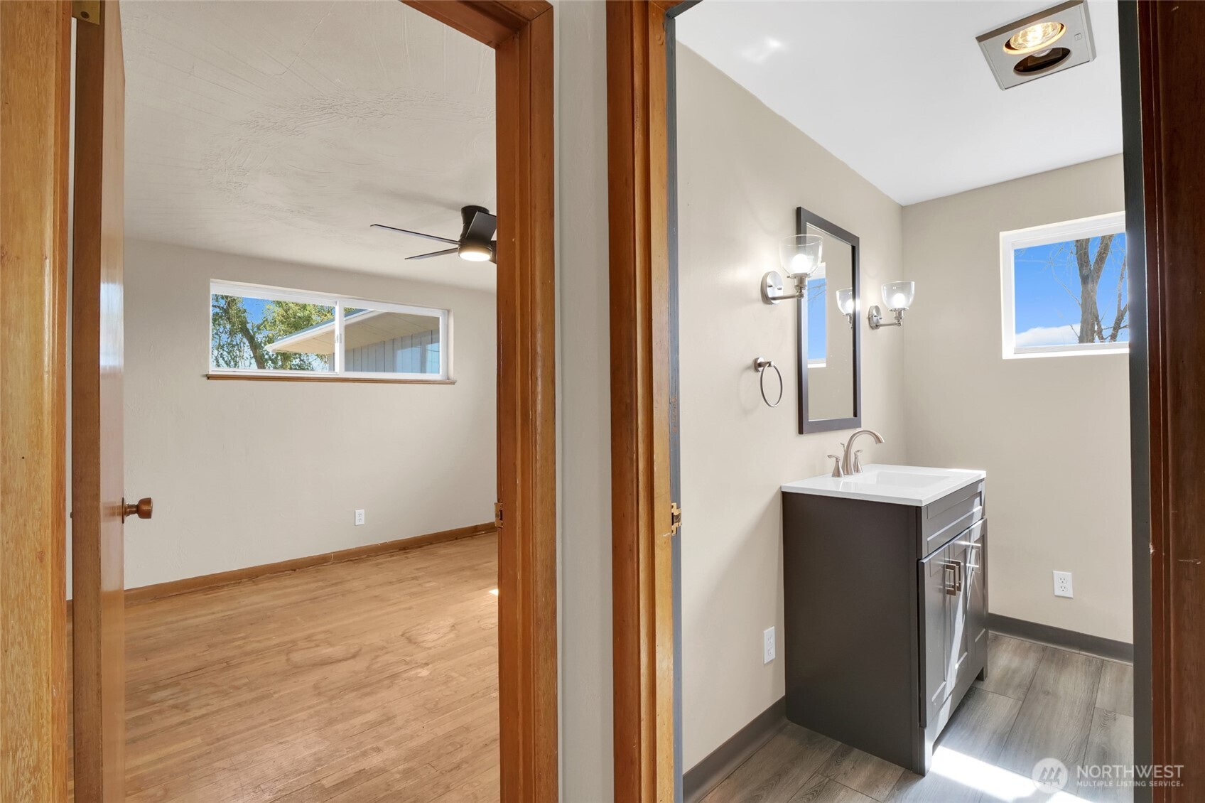8061 Ne Valley Road Property Photo 15