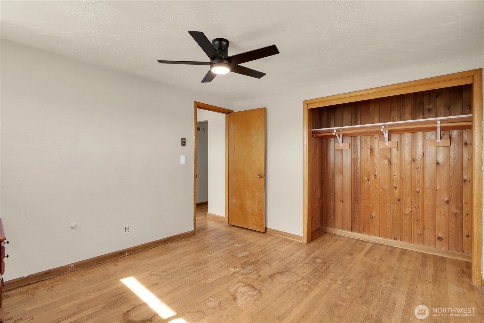 8061 Ne Valley Road Property Photo 17